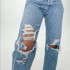 ARITZIA- 90S JEANS DISTRESSED SIZE 25